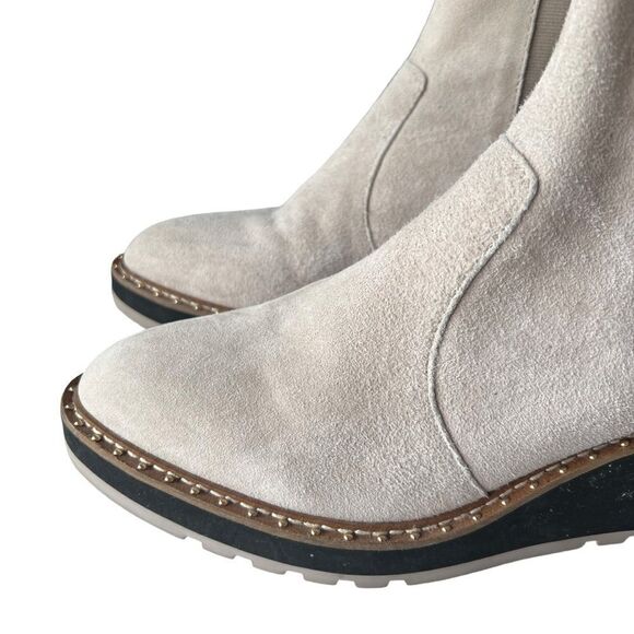 Cecilia New York Gemma Suede Pull On Booties - Picture 2 of 12
